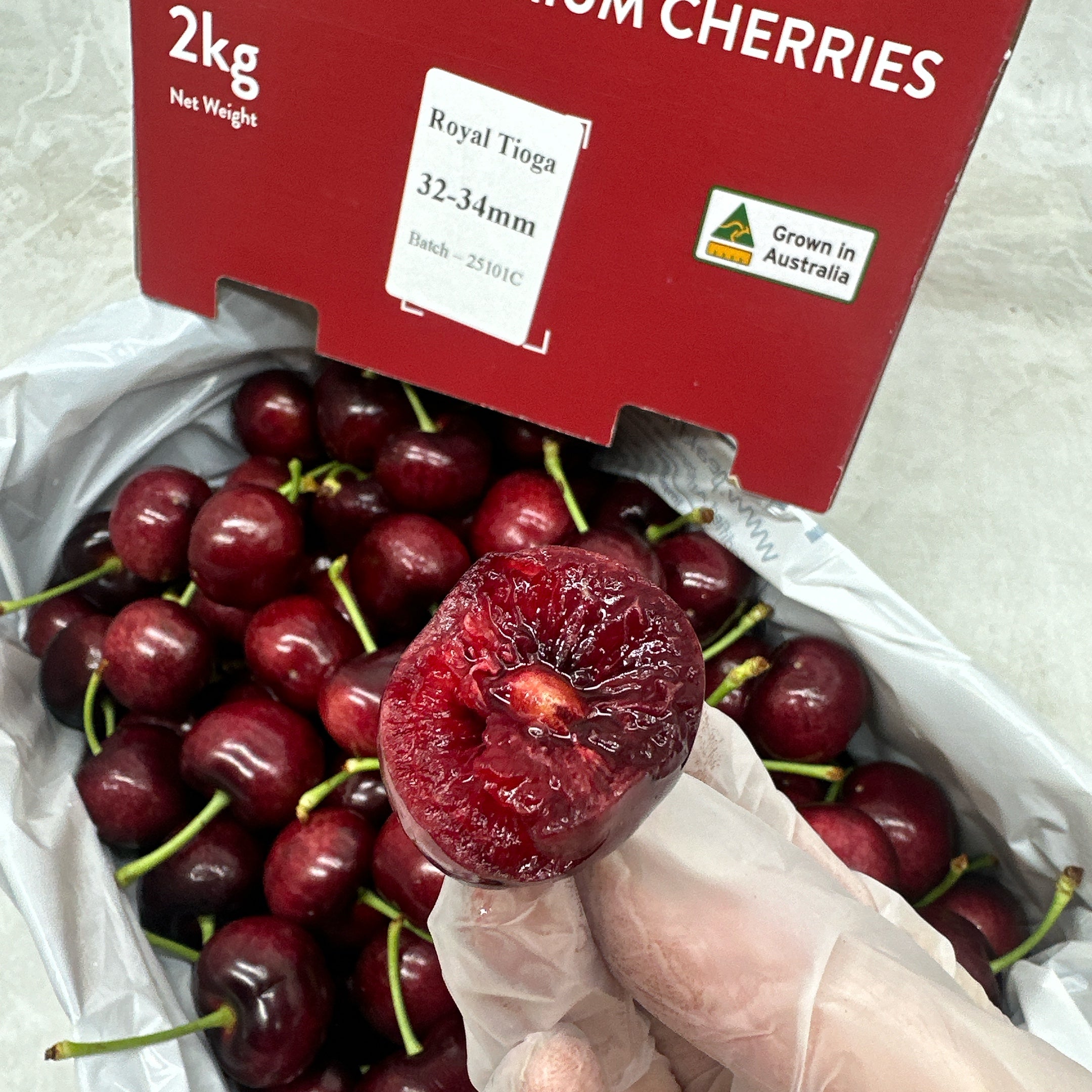 cotsaris-royal-tioga-cherries-32-34mm-gift-box-2kg-1