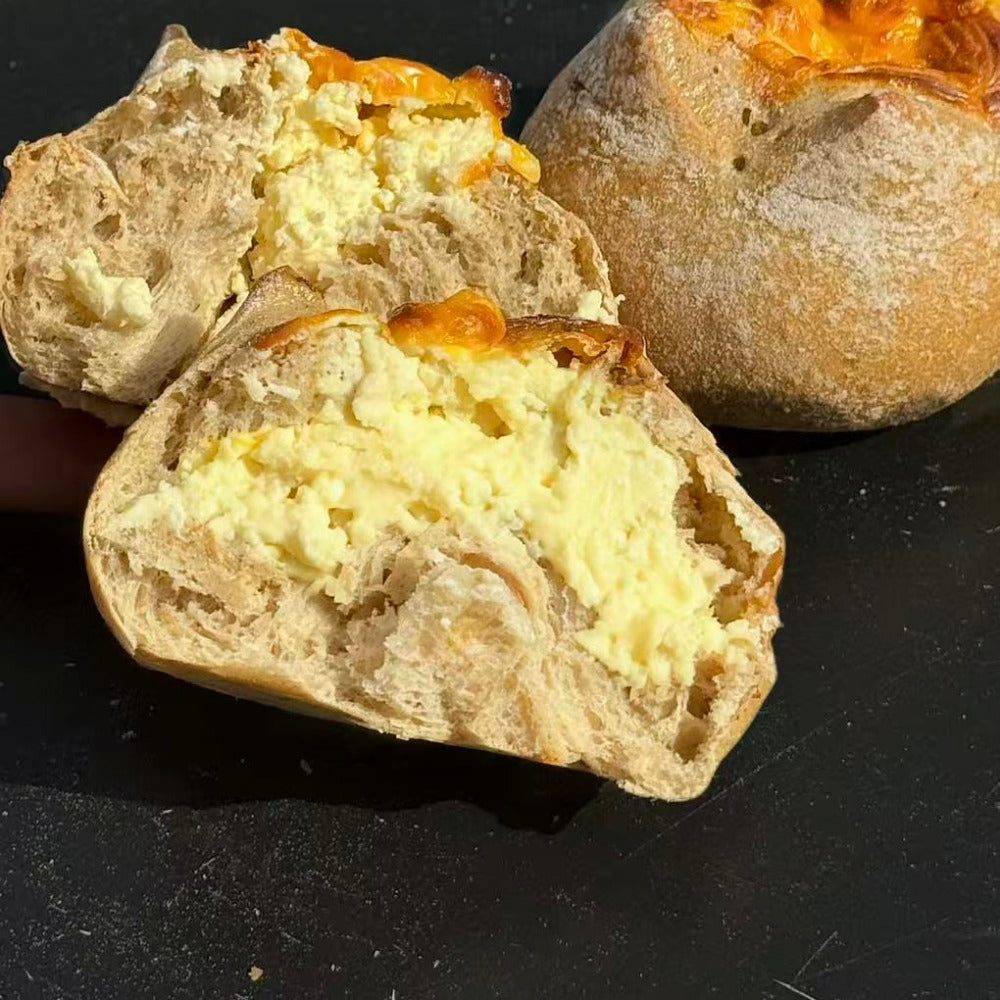 Sam's-Club-Fig-&-Cheese-Bread-Roll-100g---Fig-and-Cheese-Bun-2