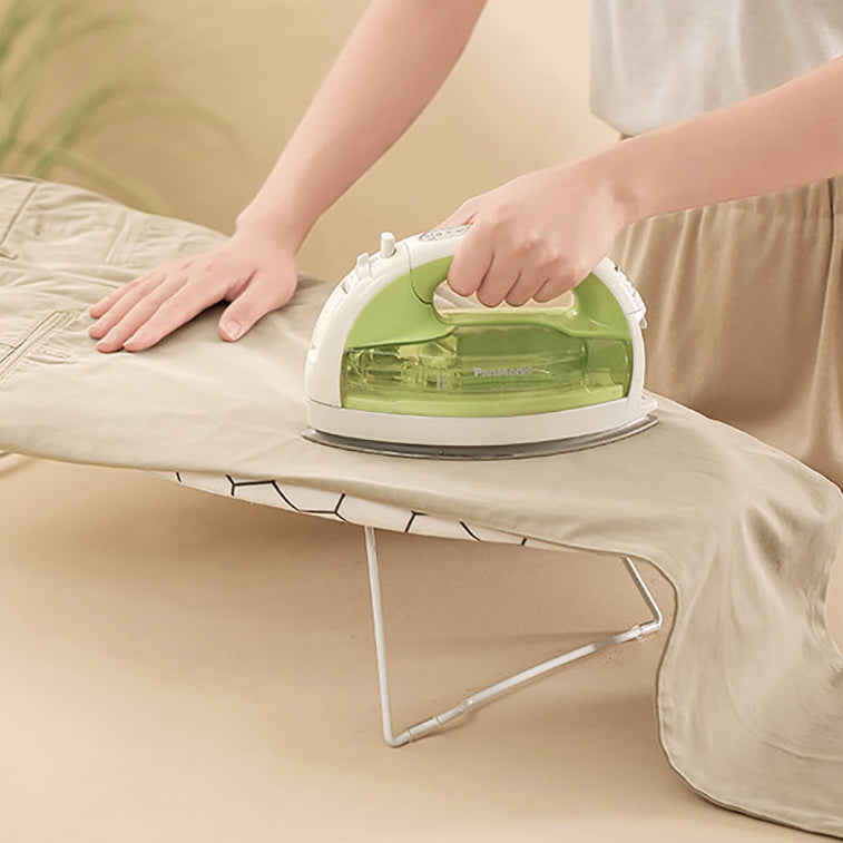 Bàn Ủi Mini FaSoLa Trắng 1 chiếc – gấp gọn cho du lịch
