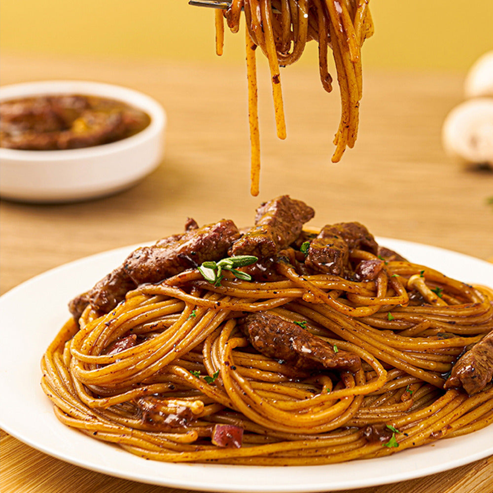 xiaoxiong-jiadao-black-pepper-beef-pasta-215g-heat-eat-ready-meal-2