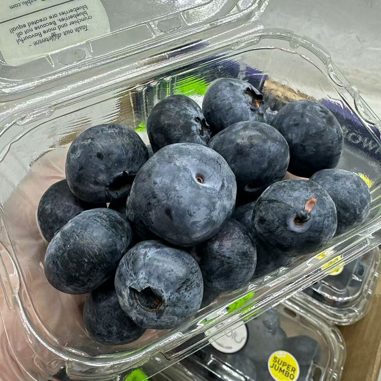 australian-super-jumbo-blueberries-box-of-8-punnets-2