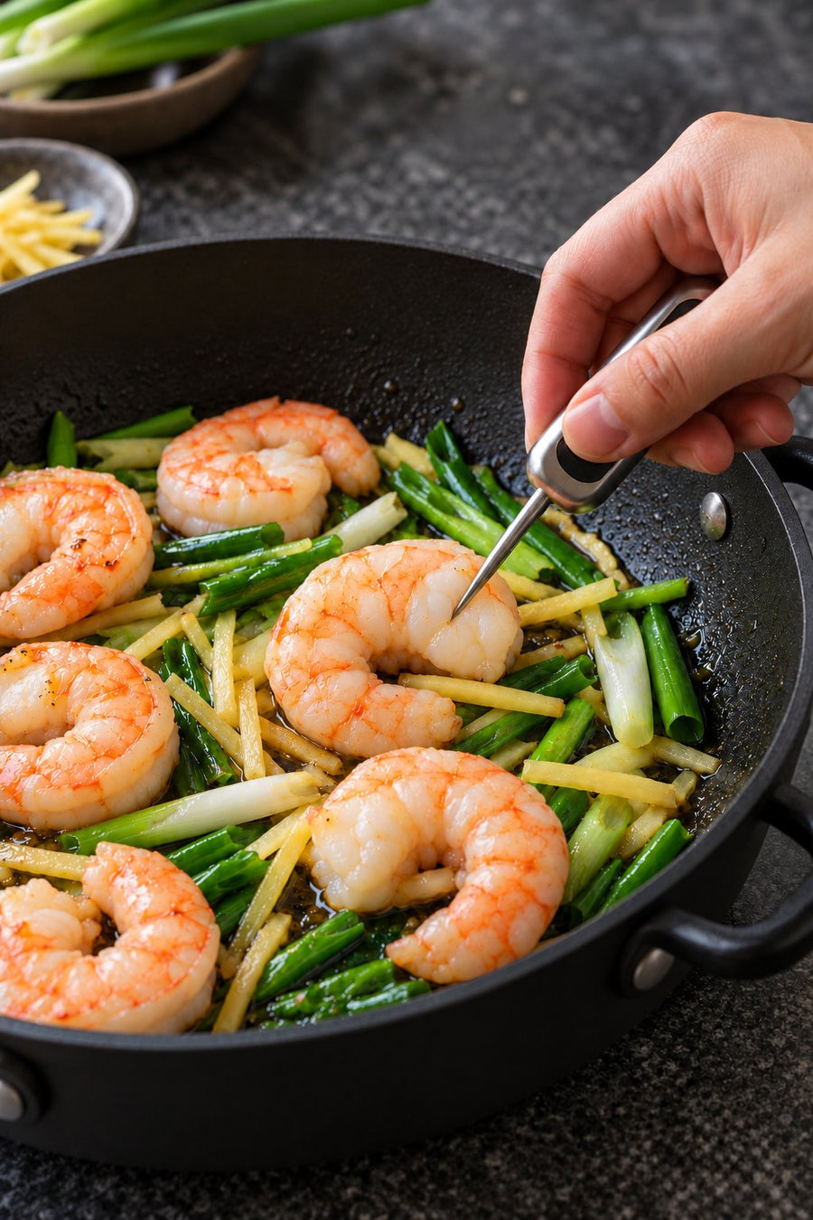 No-Water Steamed Prawns with Ginger (No Added Oil), step 6: Check the centre